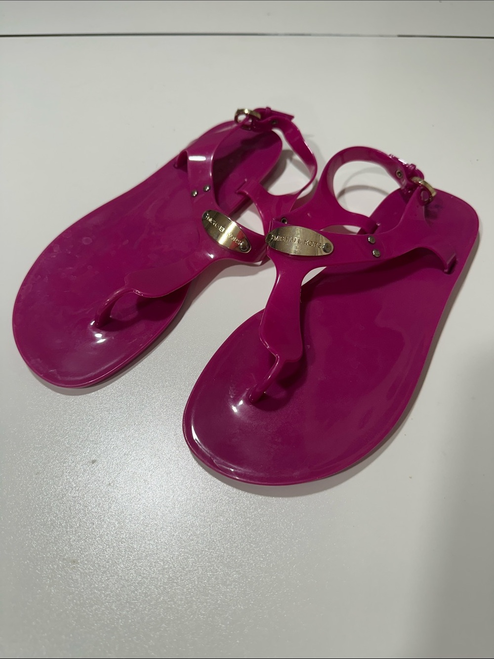 Michael Kors Jelly Sandals Size 8 Pink Fuchsia T Strap Thong Sandals Gold Logo